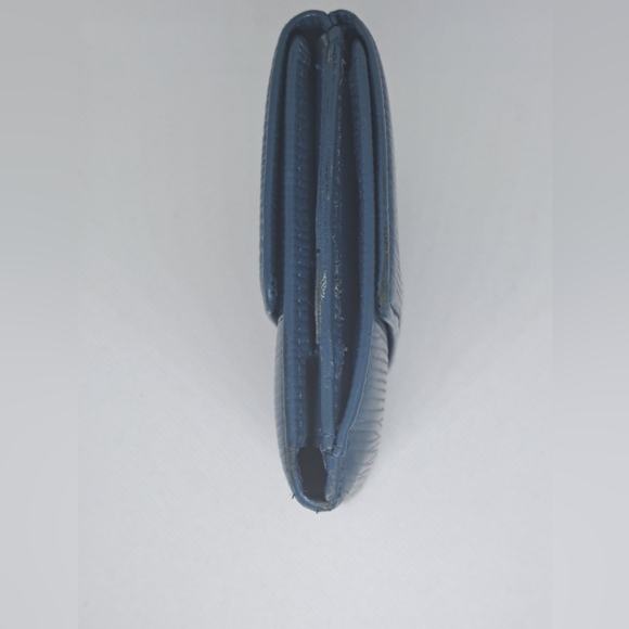 --SOLD-- Louis Vuitton compact refurbished LV Wallet - Picture 4 of 11